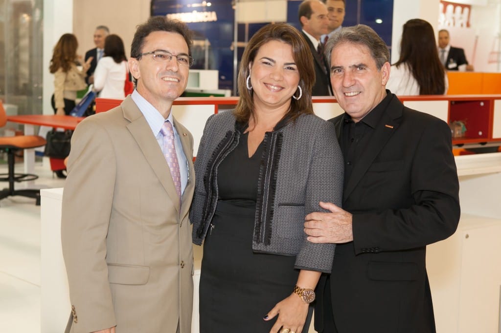  Luiz Carlos Cechinel, Gestora Artline Maranhão Valquíria Xavier e José Martinhão, Diretor Comercial da Flexform.